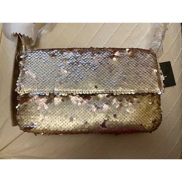 Nicole Miller Gold Sequin Shoulder Bag Size Small Appx. 9"x6"x1.5" RETAIL $60.00 - Picture 13 of 13
